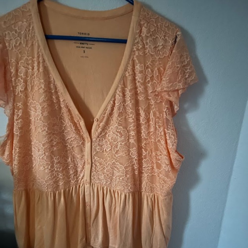 Torrid tiered Baby Doll lace flowy blouse size 3X super soft peach